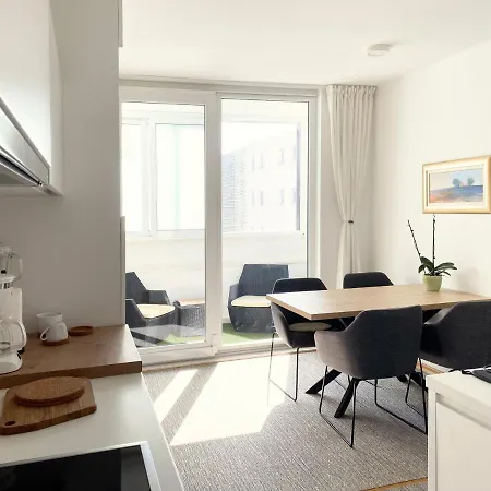 White 5 Apartman *