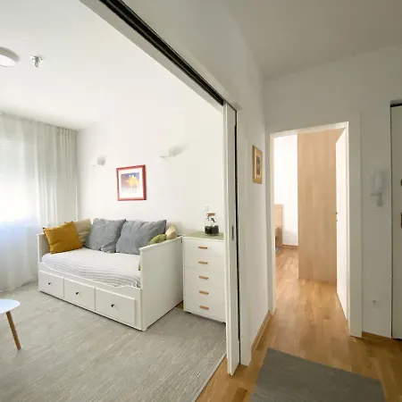 White 5 Apartman *