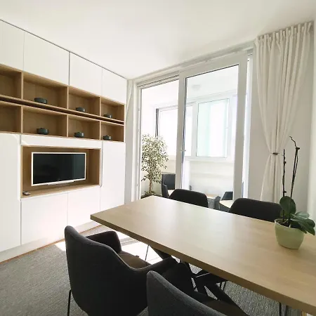 アパート White 5