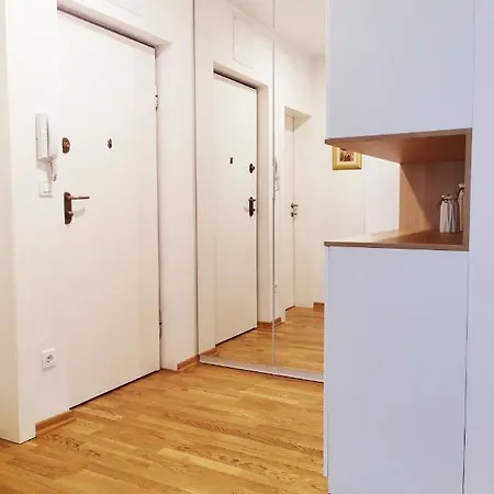 White 5 アパート スプリト