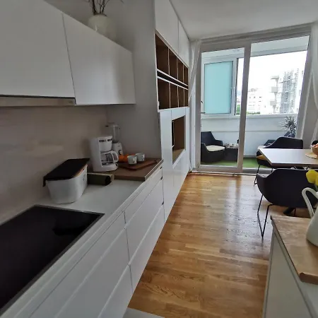 아파트 White 5 스플리트